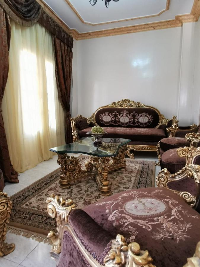 Pyramids House * Le Caire