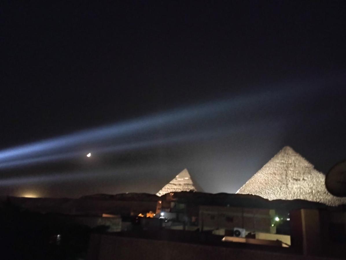 Pyramids House Le Caire